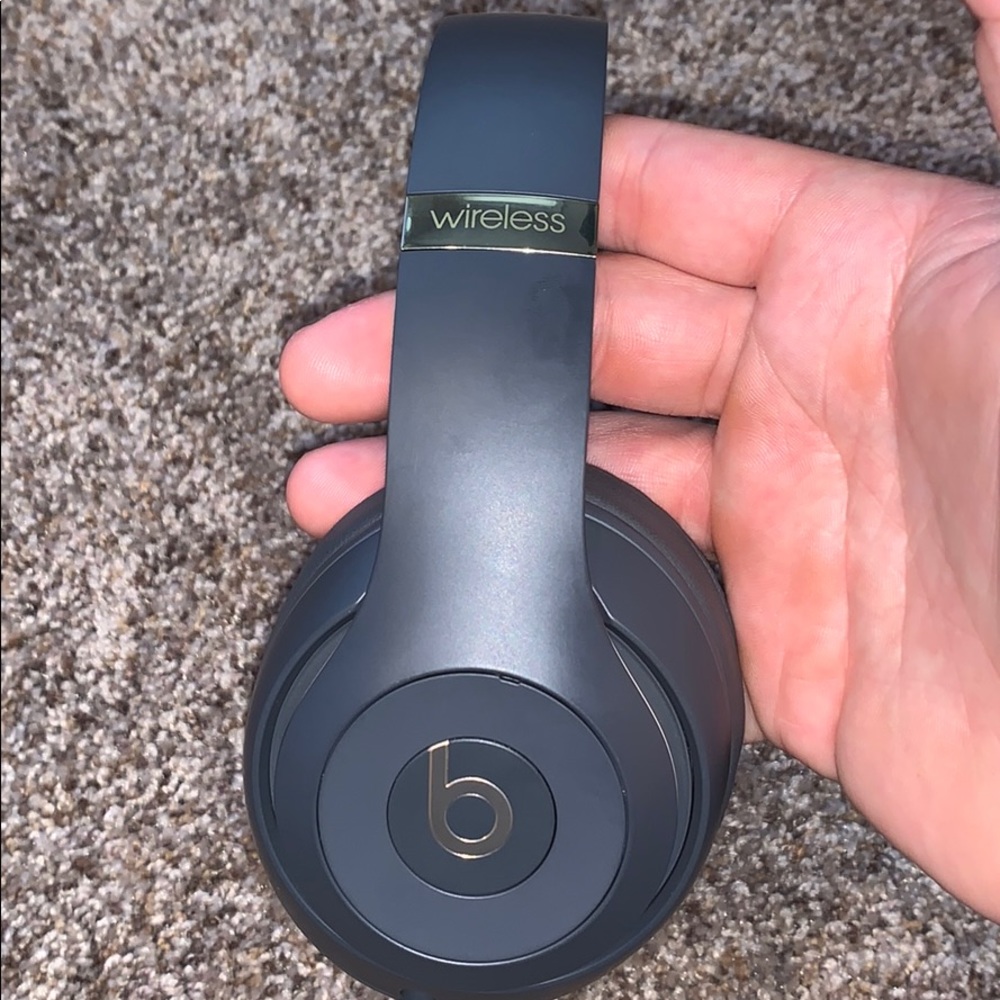 Wireless Beats Headphones- Studio 3 NoiseCanceling
